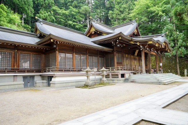 高山の鎮守社として知られ、秋の高山祭の舞台「櫻山八幡宮」